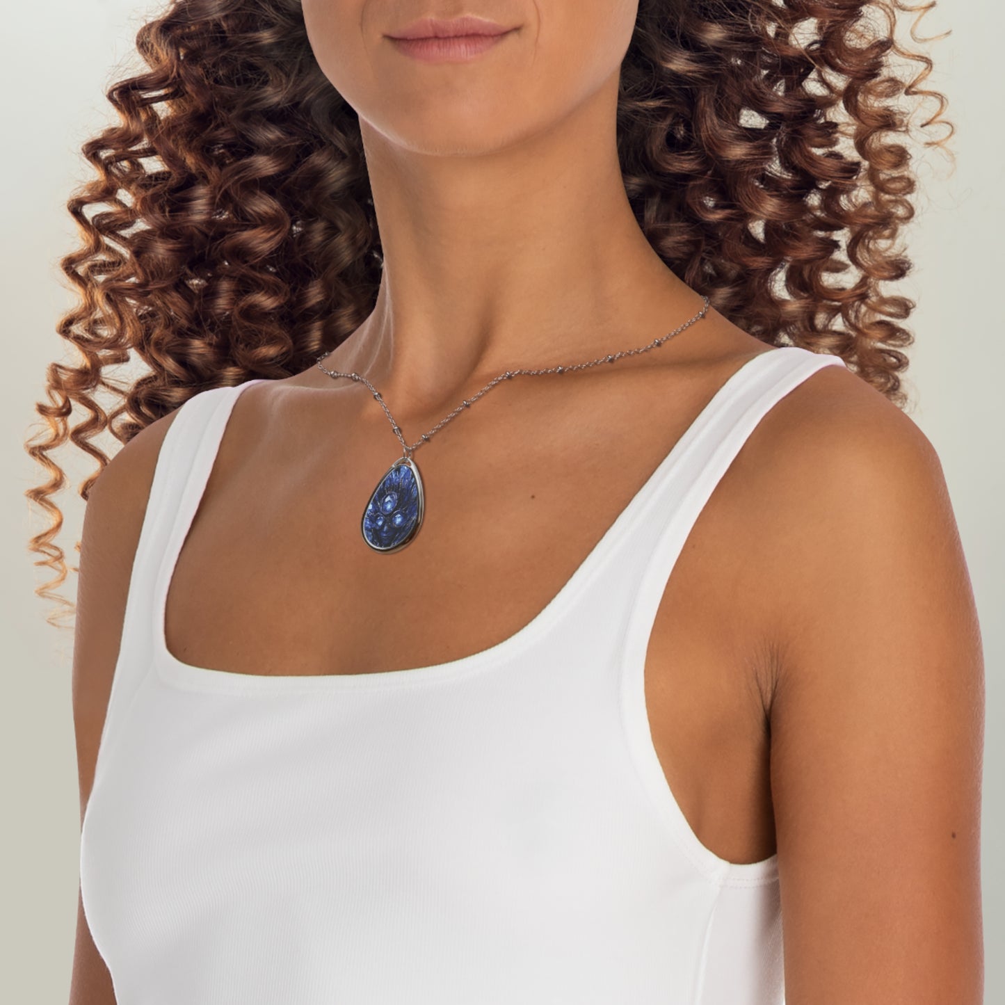 Merial Cosmos Oval Necklace
